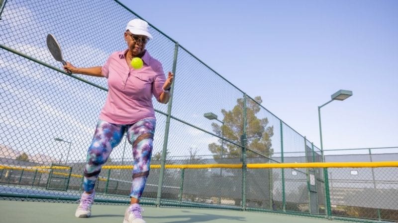 Luat-pickleball-giao-bong